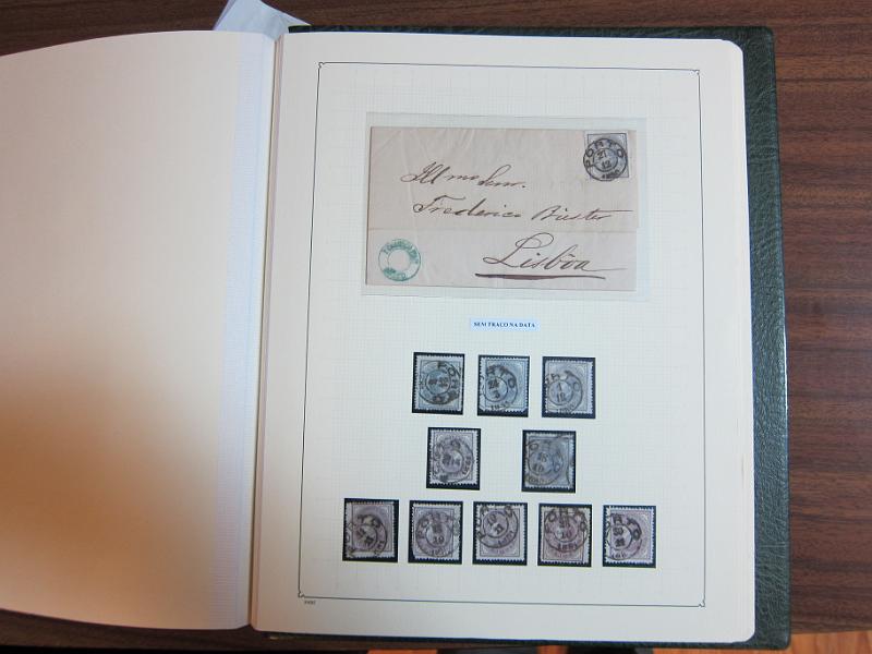 0014 (52).jpg -     Lote:    14      Marcofilia      Lotes Especiais       Descrição:      Portugal.   Colecção montada em dois álbuns com estudo especializado das marcas de duplo círculo e circulares do Porto, com selos de diversas emissões e cartas. Lote a ver.        Lote       Valor Base:     &euro; 1.500,00     Valor Venda:     &euro; 1.500,00     